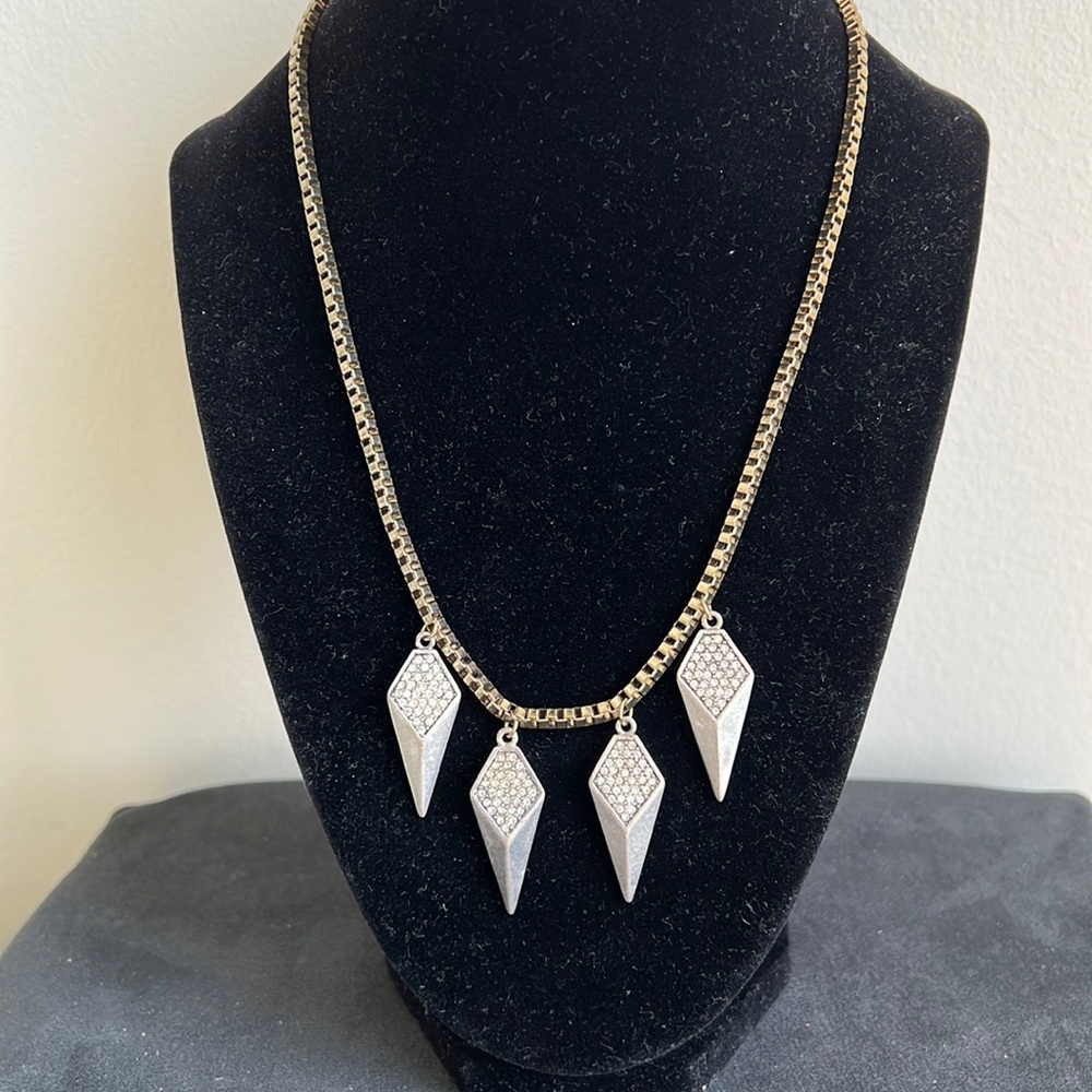 BCBG generation necklace